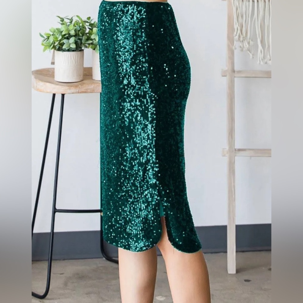 Sequin skirt ‼️BUY ME, PRICED TO SELL‼️